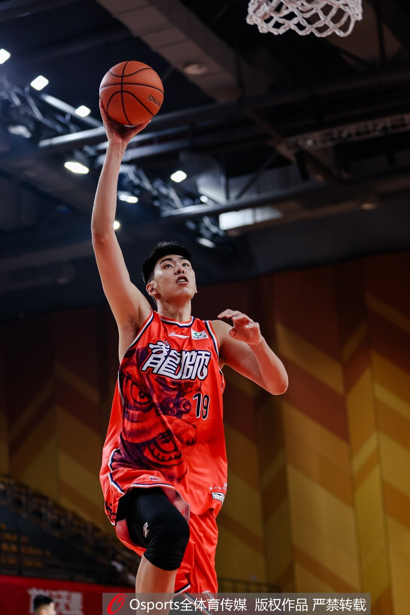 开云体育下载部门-17分10板4帽！媒体人：徐昕威风八面 确实是全明星中锋的水准